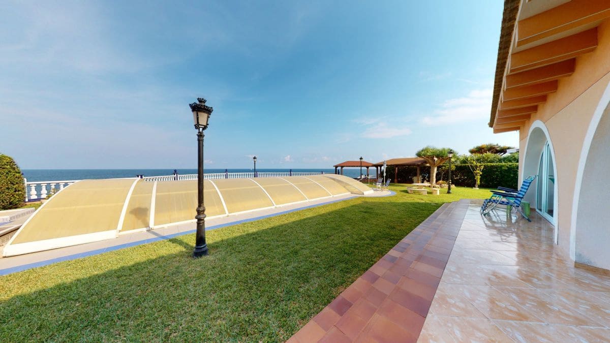 8 bedroom Villa for sale in Cabo Roig - € 4,900,000 (Ref: 8576286)