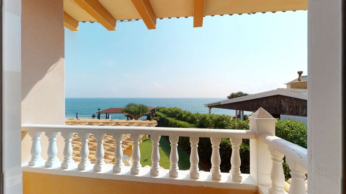 8 bedroom Villa for sale in Cabo Roig - € 4,900,000 (Ref: 8576286)