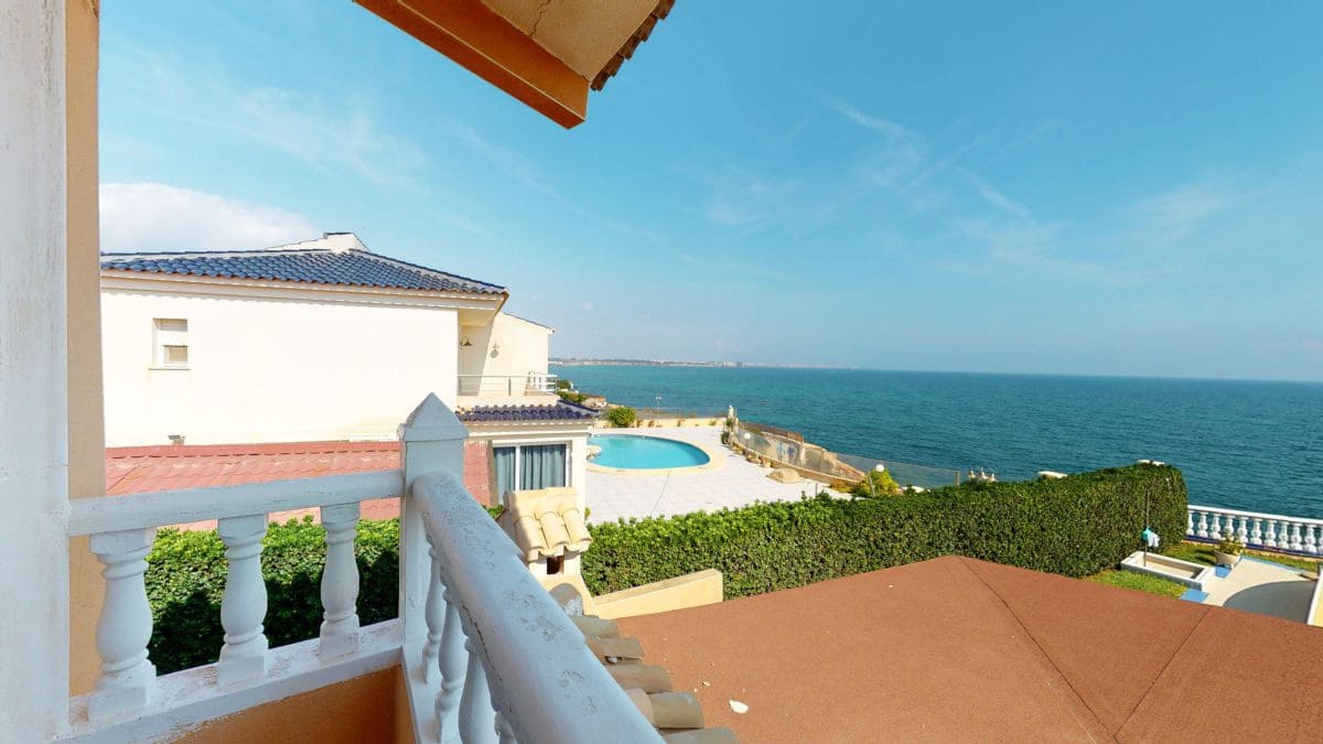 8 bedroom Villa for sale in Cabo Roig - € 4,900,000 (Ref: 8576286)
