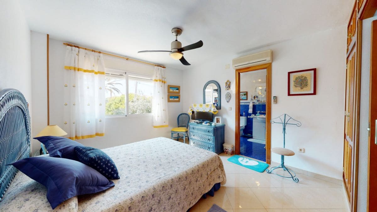 8 bedroom Villa for sale in Cabo Roig - € 4,900,000 (Ref: 8576286)