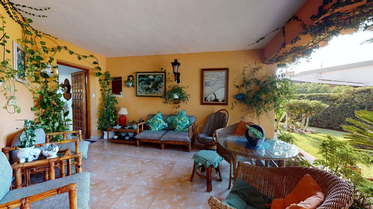 8 bedroom Villa for sale in Cabo Roig - € 4,900,000 (Ref: 8576286)