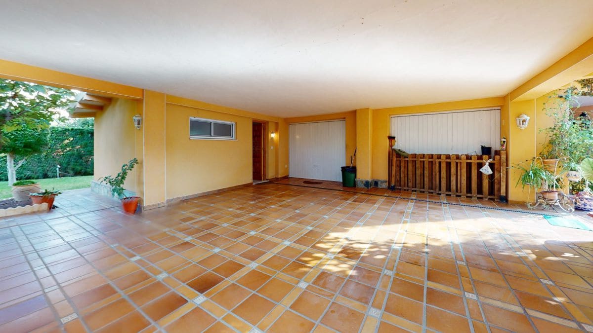 8 bedroom Villa for sale in Cabo Roig - € 4,900,000 (Ref: 8576286)