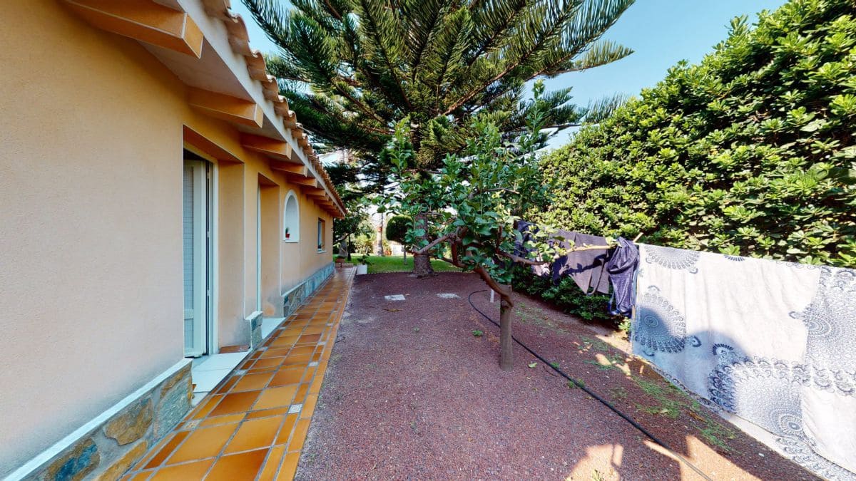 8 bedroom Villa for sale in Cabo Roig - € 4,900,000 (Ref: 8576286)