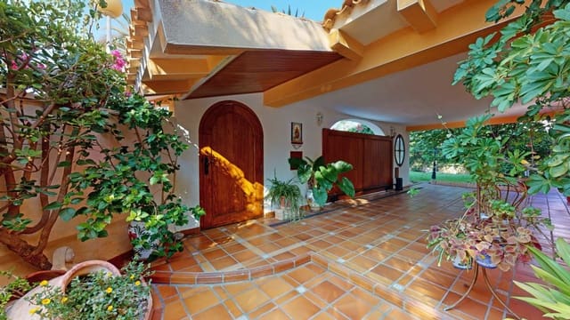 8 bedroom Villa for sale in Cabo Roig, Orihuela - € 4,900,000 (Ref: 8576286)