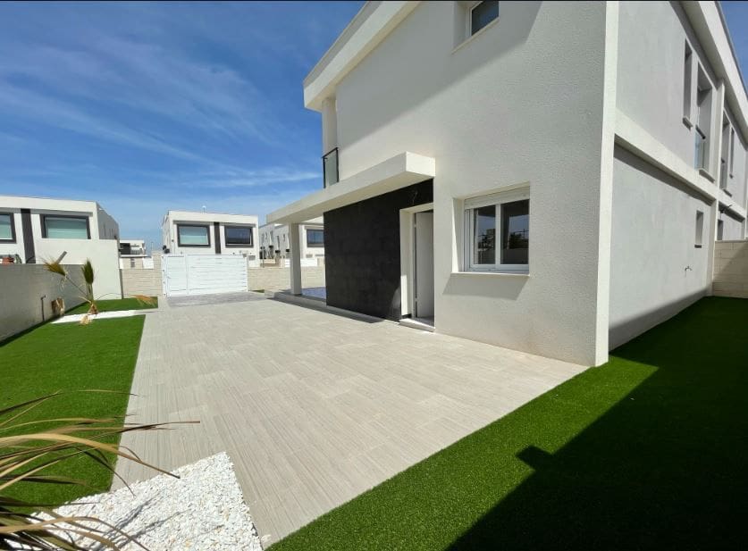 3 makuuhuone Huvila myytävänä paikassa Gran Alacant - 289 000 € (Ref: 8677695)