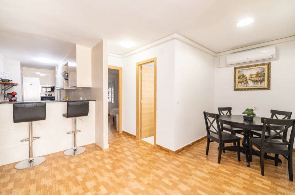 3 soveværelse Lejlighed til salg i Torrevieja - € 175.000 (Ref: 8723752)