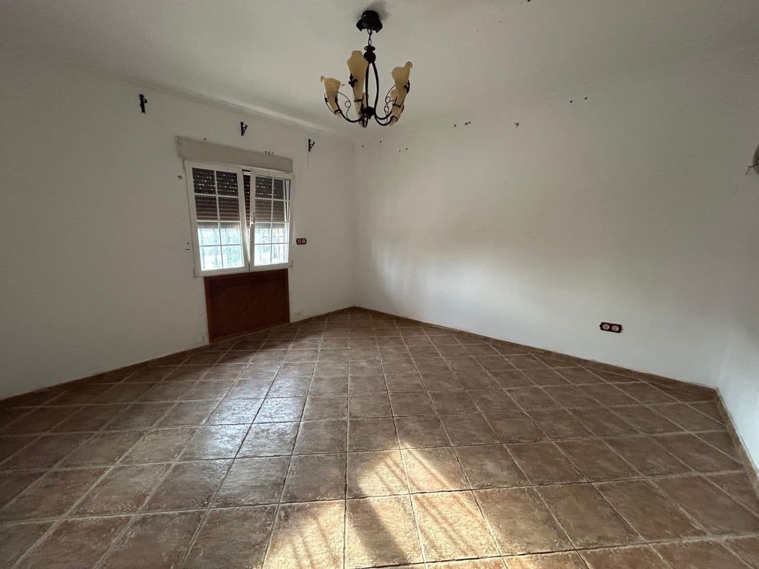 5 makuuhuone Maalaistalo myytävänä paikassa Catral mukana 
autotalli - 600 000 € (Ref: 9590941)