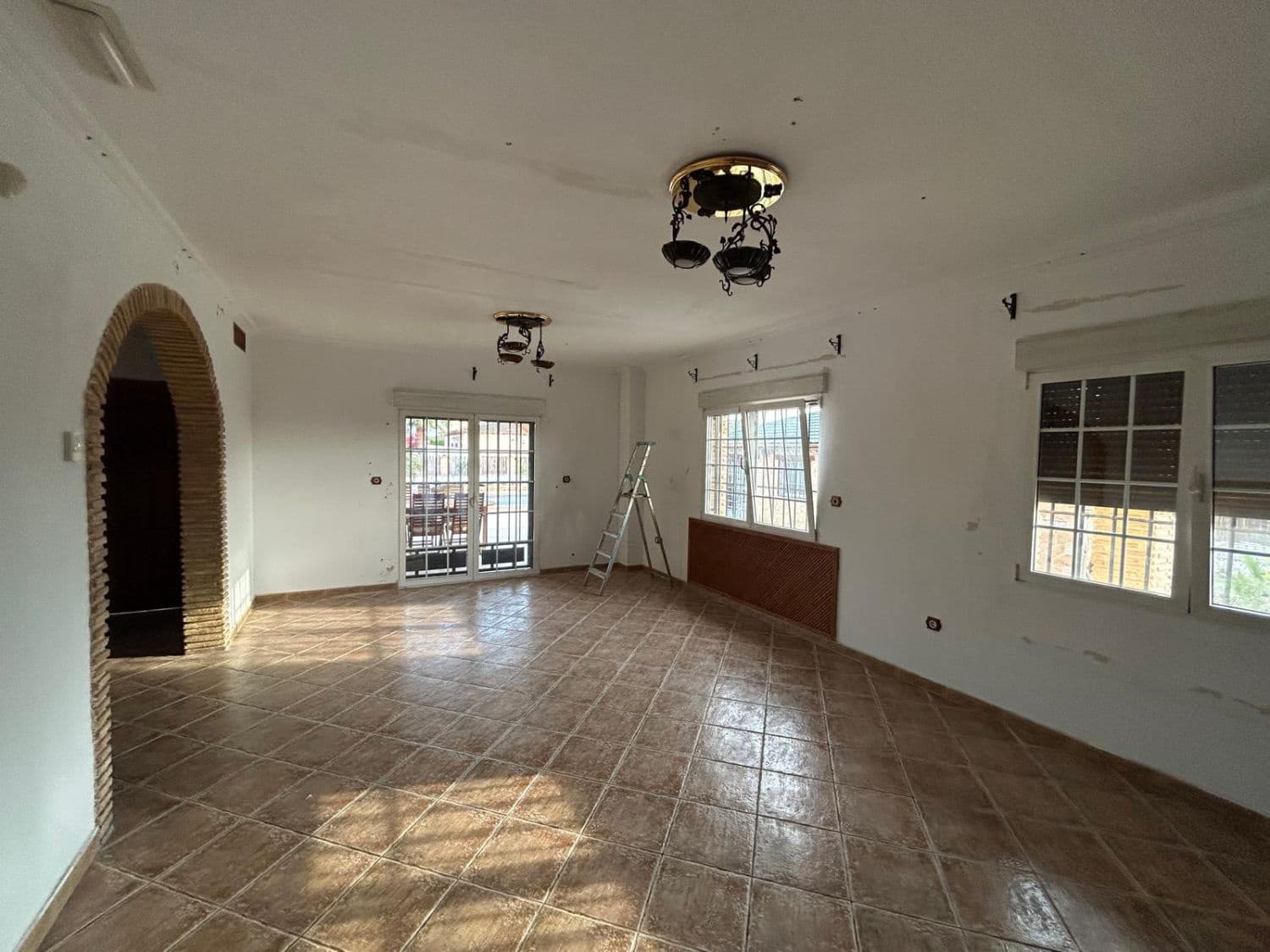 5 makuuhuone Maalaistalo myytävänä paikassa Catral mukana 
autotalli - 600 000 € (Ref: 9590941)