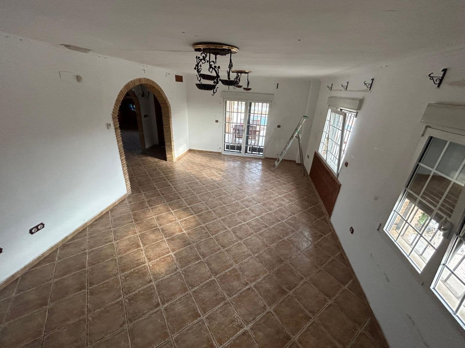 5 makuuhuone Maalaistalo myytävänä paikassa Catral mukana 
autotalli - 600 000 € (Ref: 9590941)