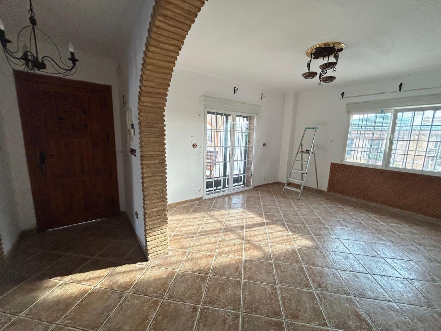 5 makuuhuone Maalaistalo myytävänä paikassa Catral mukana 
autotalli - 600 000 € (Ref: 9590941)