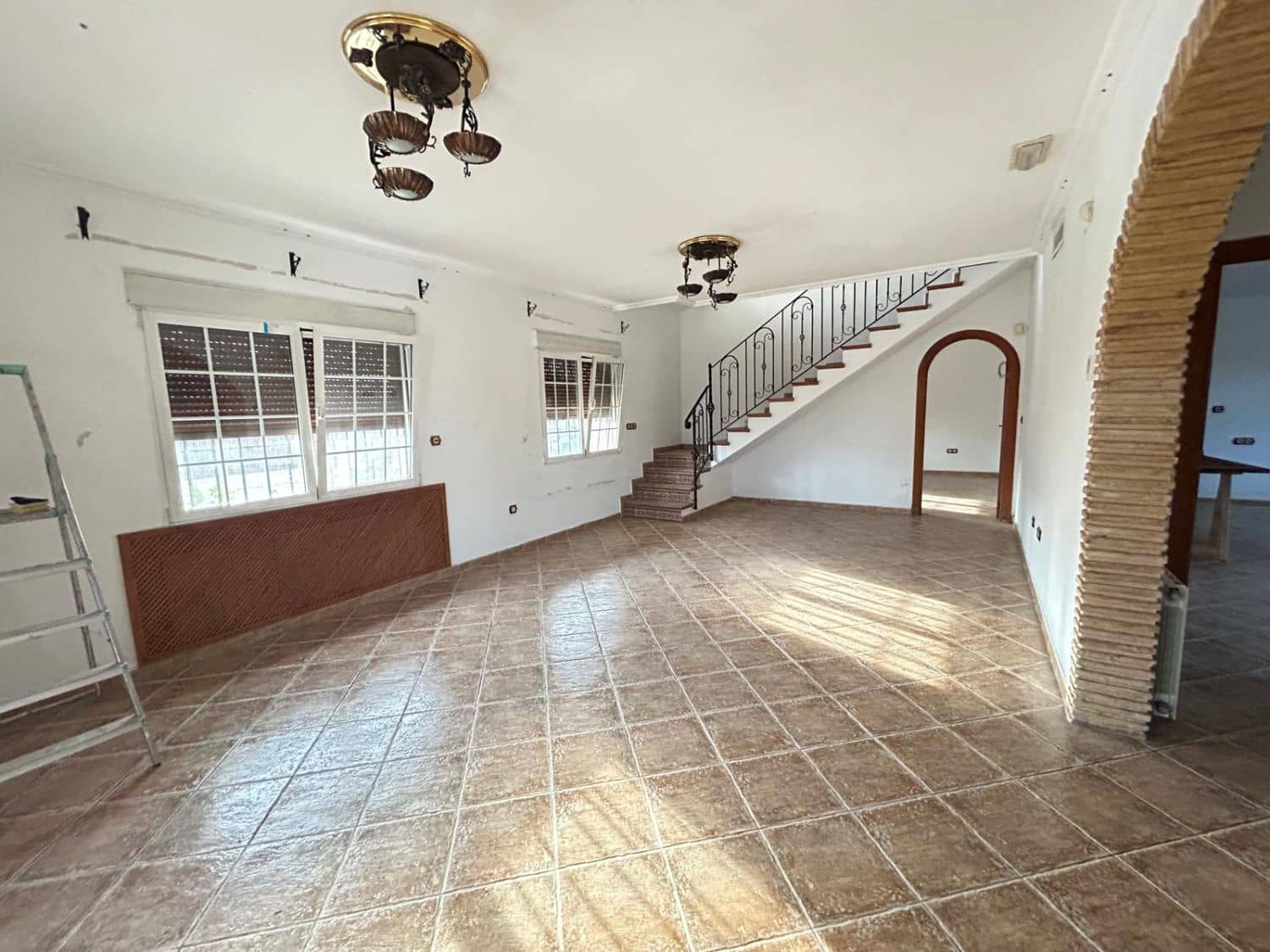 5 makuuhuone Maalaistalo myytävänä paikassa Catral mukana 
autotalli - 600 000 € (Ref: 9590941)