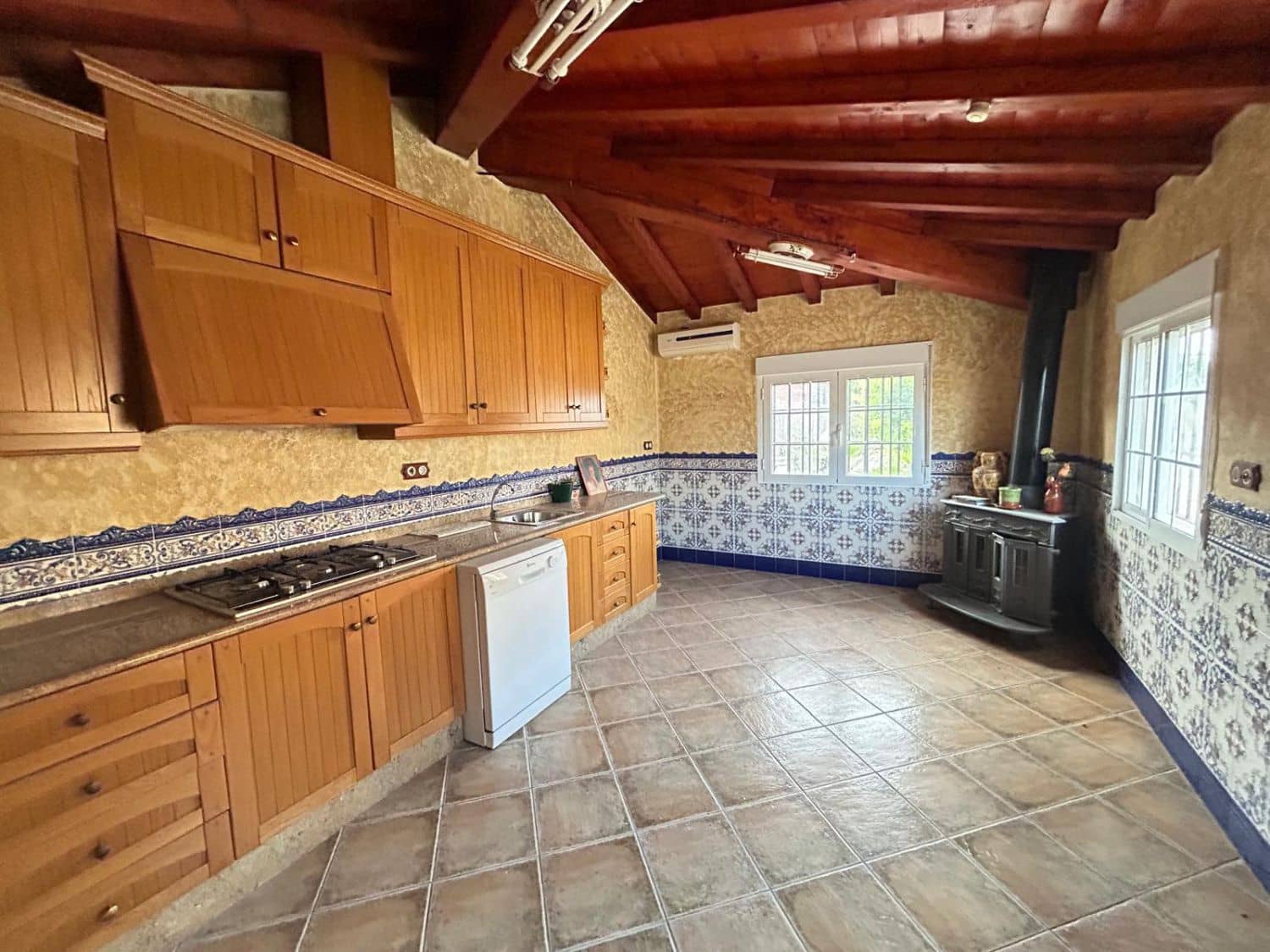 5 makuuhuone Maalaistalo myytävänä paikassa Catral mukana 
autotalli - 600 000 € (Ref: 9590941)