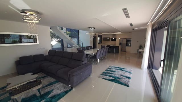 5 slaapkamer Villa te koop in San Miguel de Salinas - € 849.000 (Ref: 9590961)