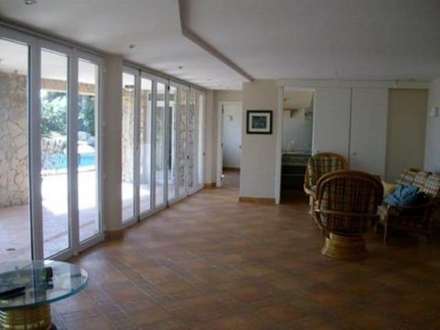 7 Zimmer Villa zu verkaufen in Alicante / Alacant Stadt - 4.120.000 € (Ref: 9690365)