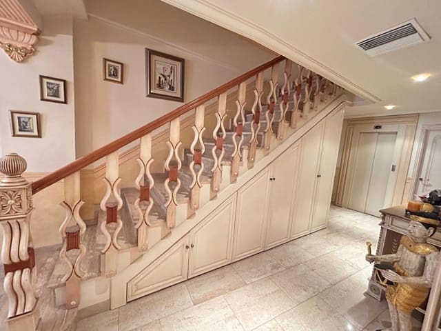 4 quarto Casa em Banda para venda em Crevillente / Crevillent com garagem - 490 000 € (Ref: 9790839)