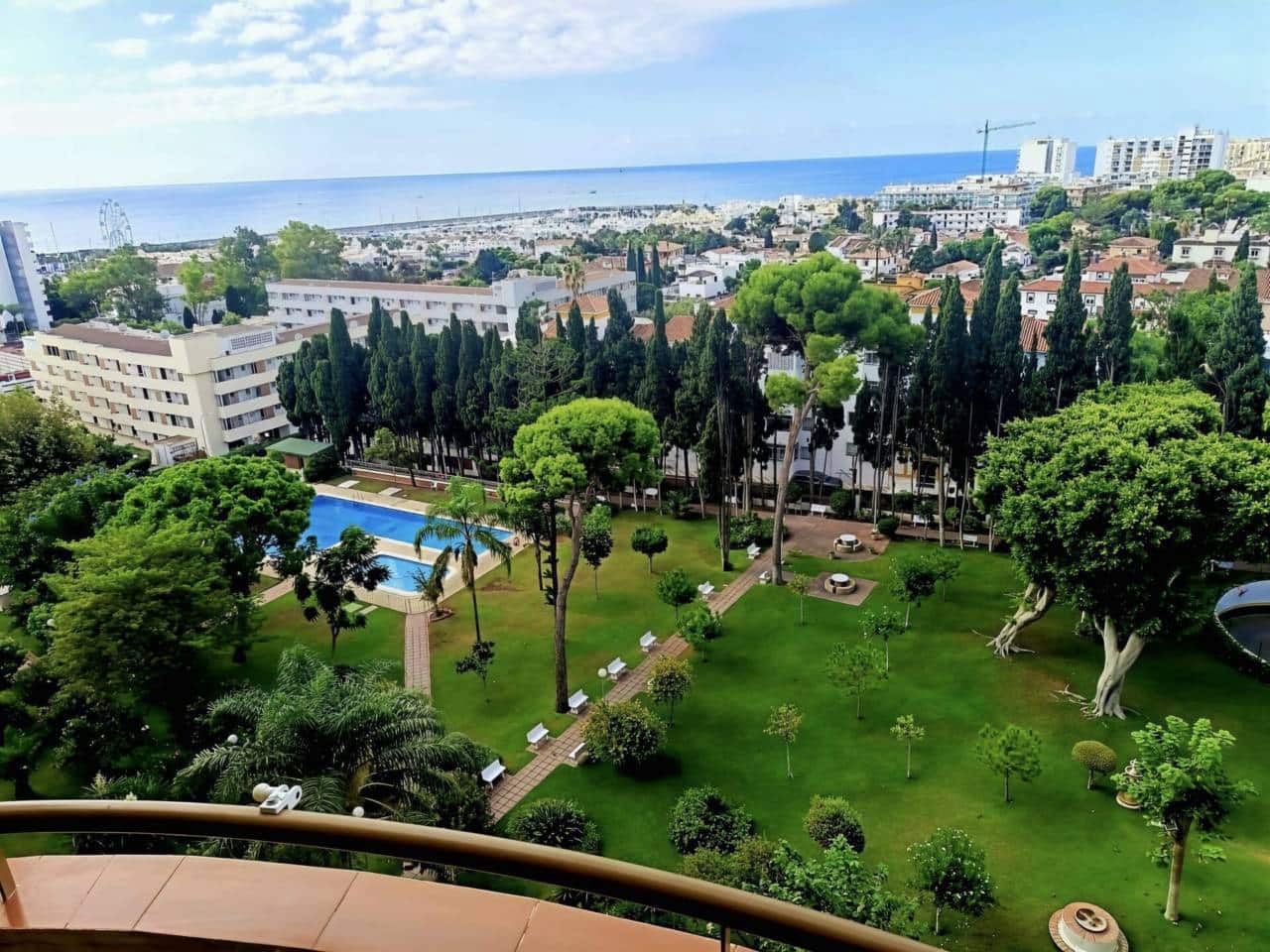 2 bedroom Flat for sale in Torremolinos with pool - € 380,000 (Ref: 10063676)