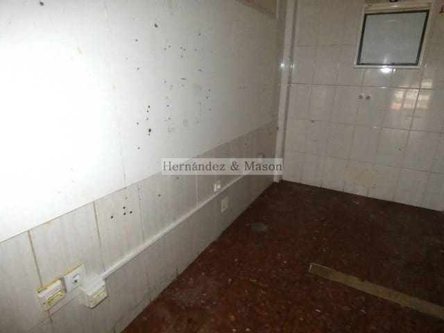 Kaupallinen myytävänä paikassa Torremolinos - 168 000 € (Ref: 3869753)