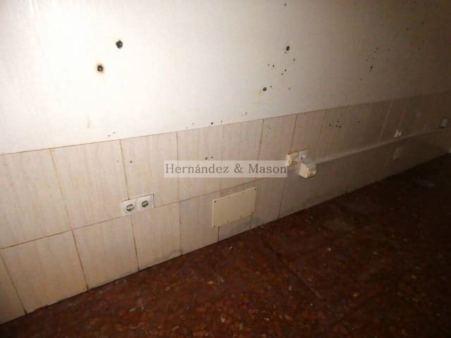 Kaupallinen myytävänä paikassa Torremolinos - 168 000 € (Ref: 3869753)