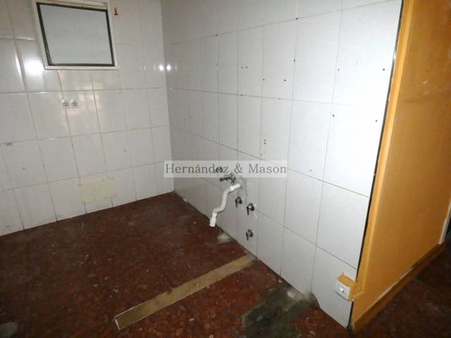 Kaupallinen myytävänä paikassa Torremolinos - 168 000 € (Ref: 3869753)