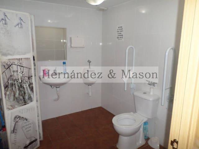 Kaupallinen myytävänä paikassa Torremolinos - 180 000 € (Ref: 4026868)