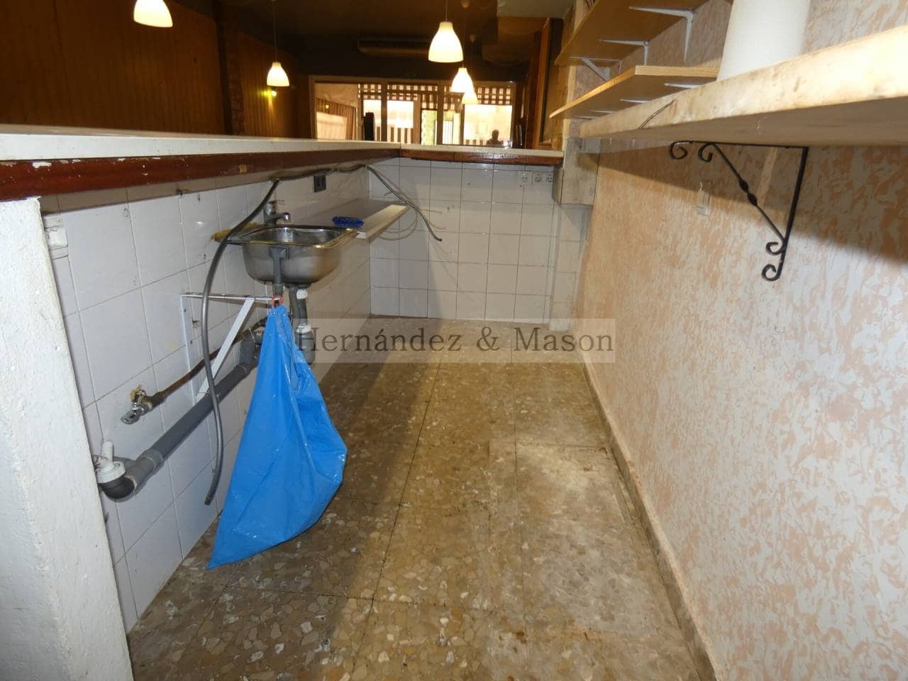 Kaupallinen vuokrattavana paikassa Torremolinos - 1 000 € (Ref: 6717678)