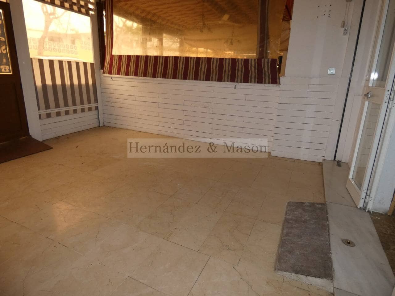 Kaupallinen vuokrattavana paikassa Torremolinos - 1 000 € (Ref: 6717678)