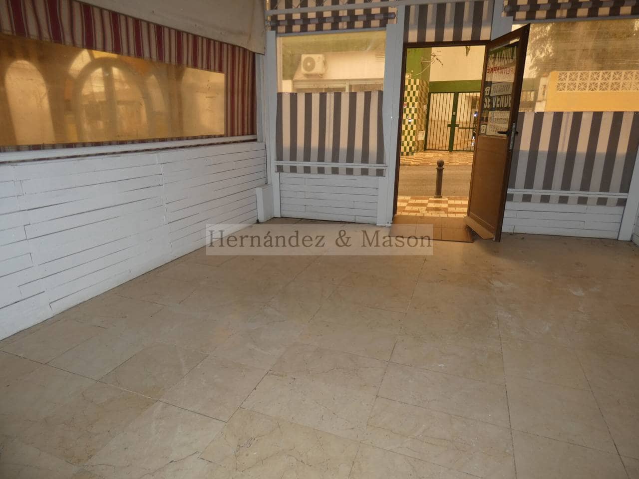 Kaupallinen vuokrattavana paikassa Torremolinos - 1 000 € (Ref: 6717678)