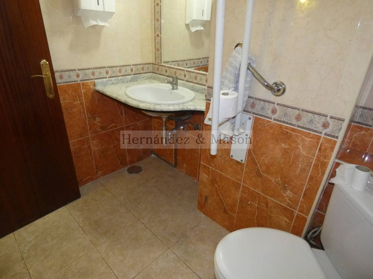 Kaupallinen vuokrattavana paikassa Torremolinos - 1 000 € (Ref: 6717678)