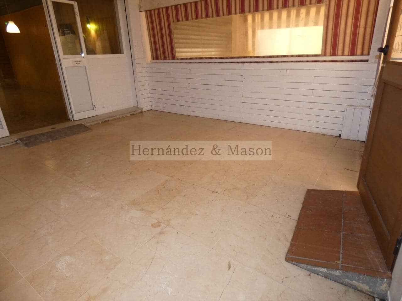 Kaupallinen vuokrattavana paikassa Torremolinos - 1 000 € (Ref: 6717678)