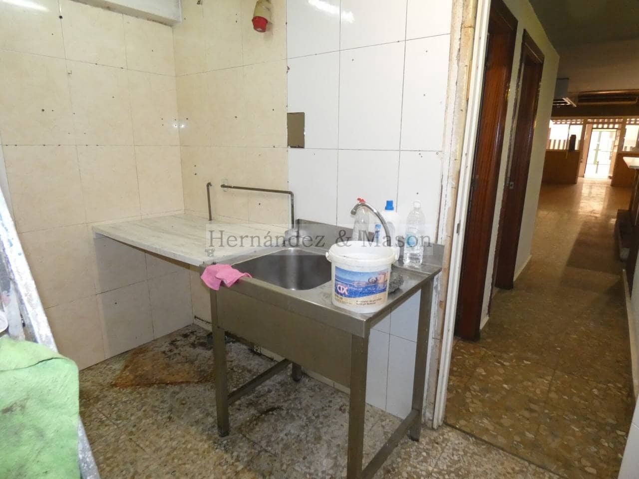 Kaupallinen vuokrattavana paikassa Torremolinos - 1 000 € (Ref: 6717678)