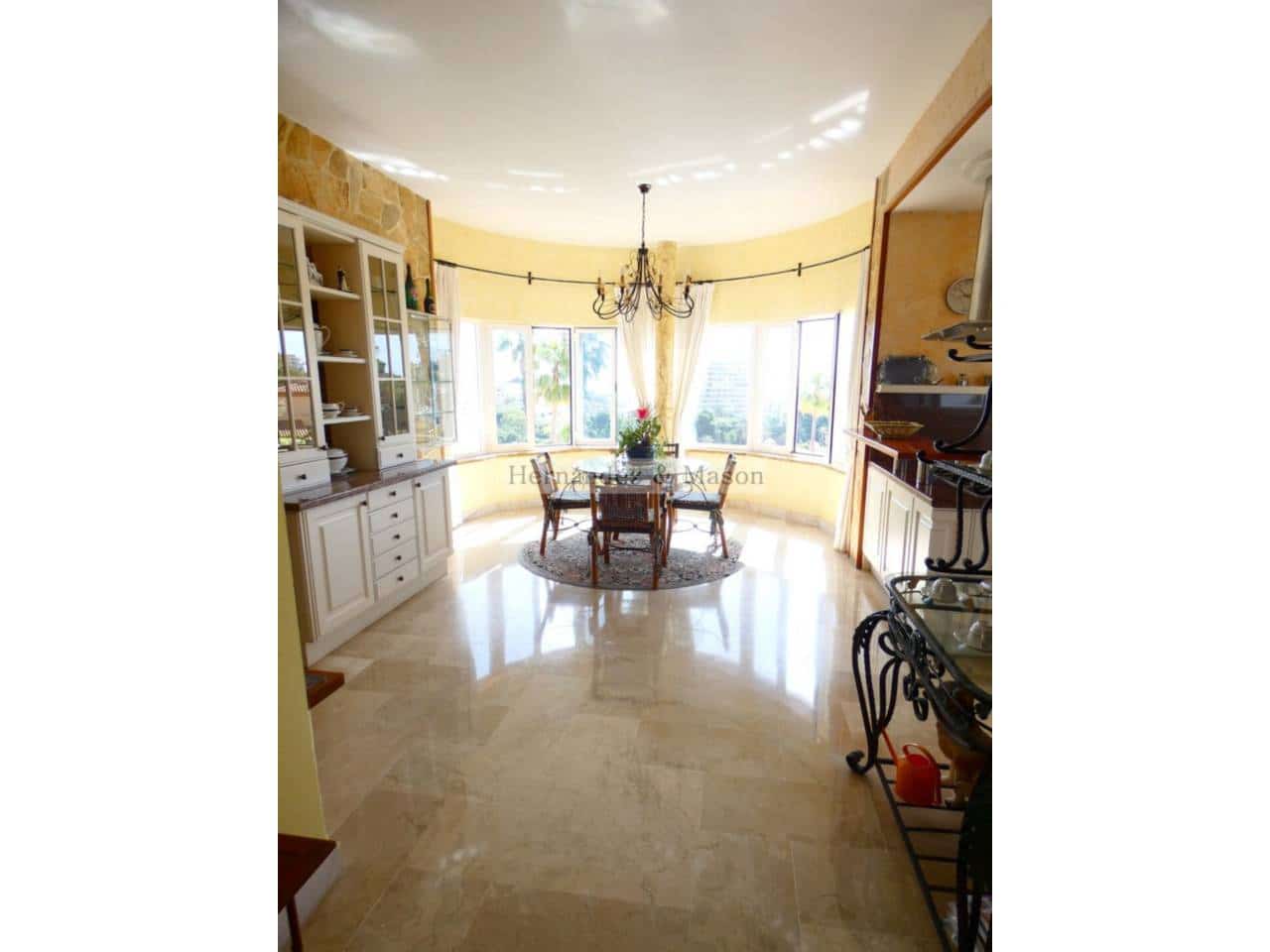 7 sypialnia Willa na sprzedaż w Torrequebrada z basenem garażem - 2 195 000 € (Ref: 8359176)