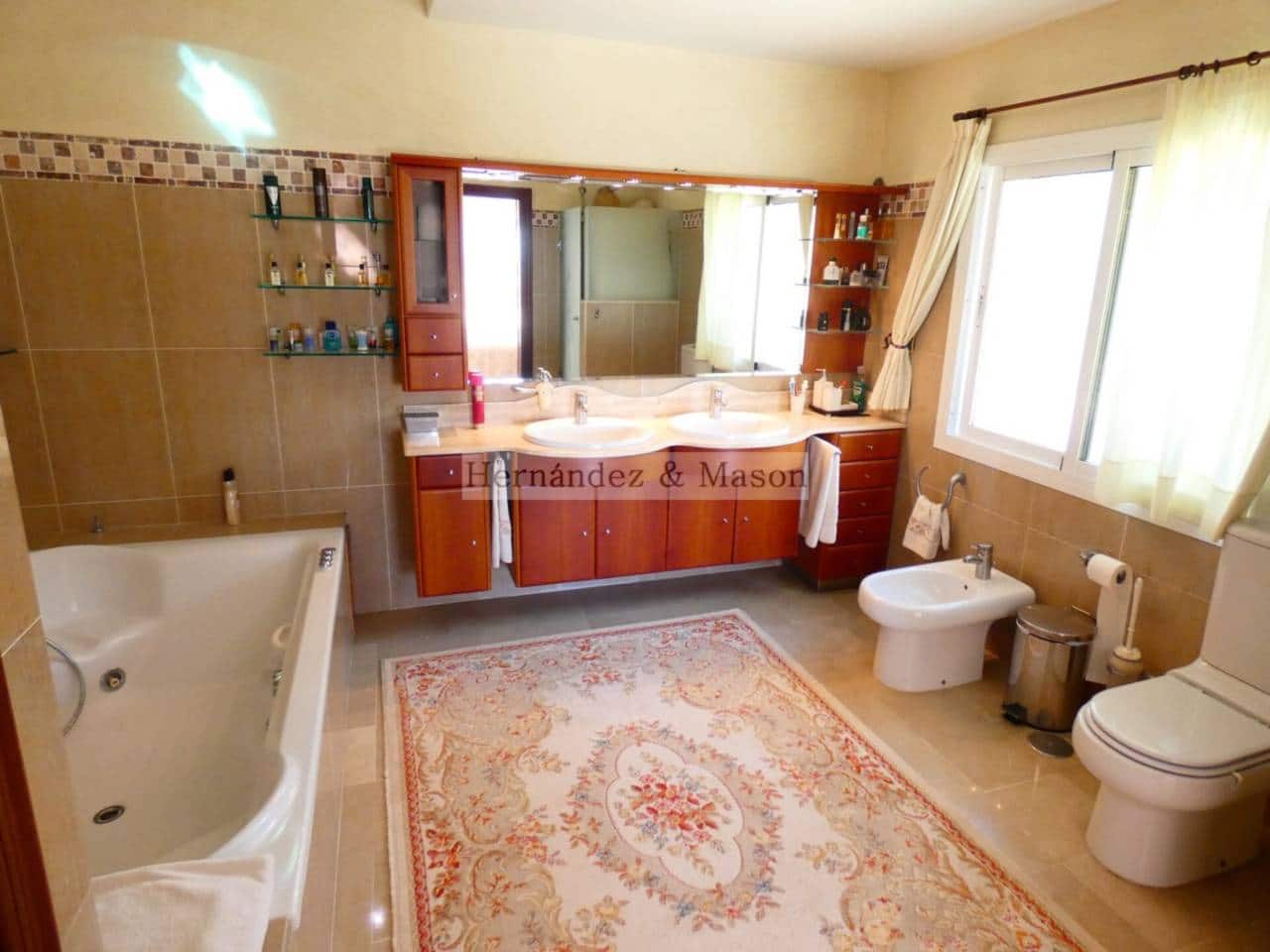 7 sypialnia Willa na sprzedaż w Torrequebrada z basenem garażem - 2 195 000 € (Ref: 8359176)