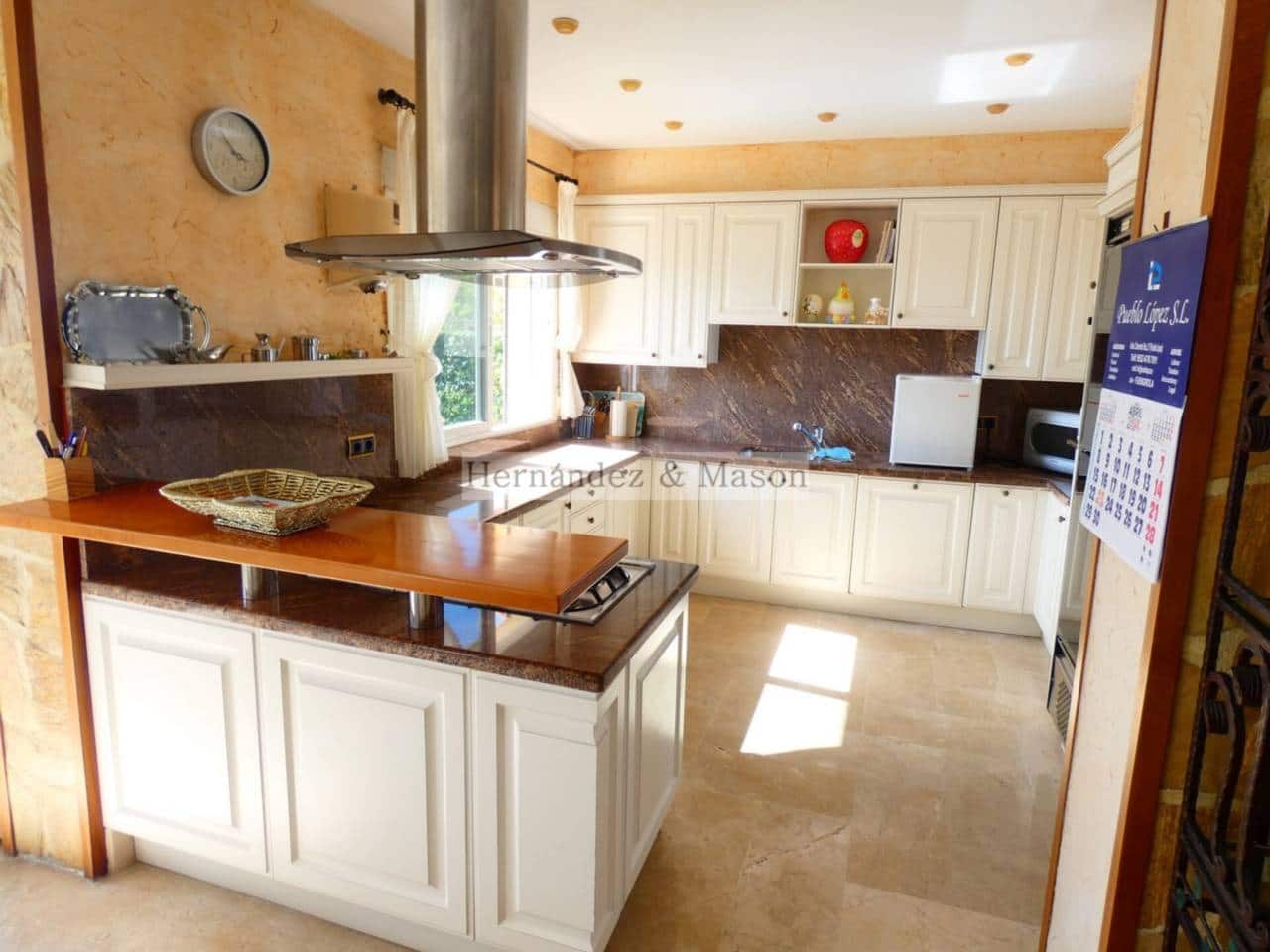 7 sypialnia Willa na sprzedaż w Torrequebrada z basenem garażem - 2 195 000 € (Ref: 8359176)