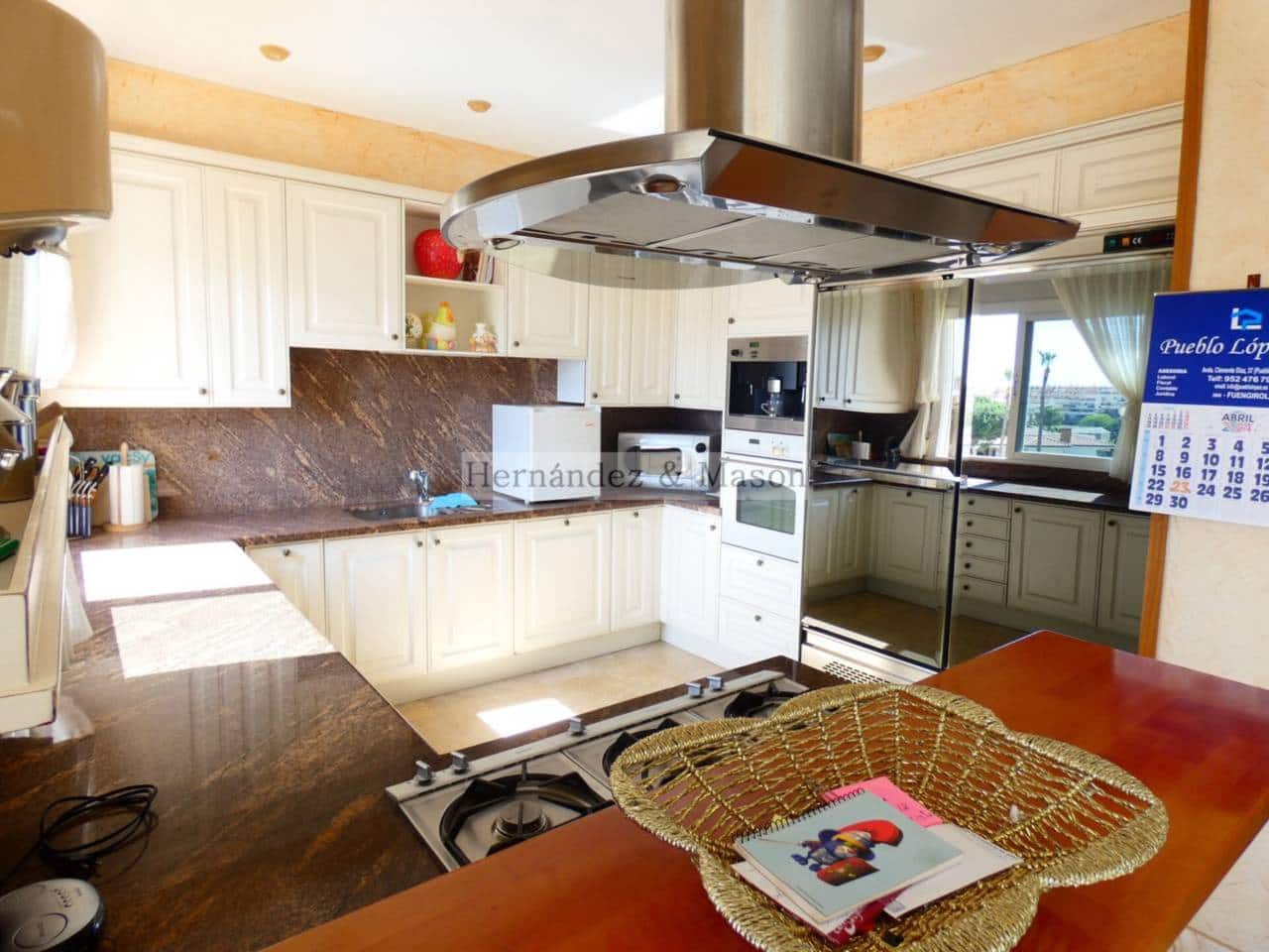 7 sypialnia Willa na sprzedaż w Torrequebrada z basenem garażem - 2 195 000 € (Ref: 8359176)