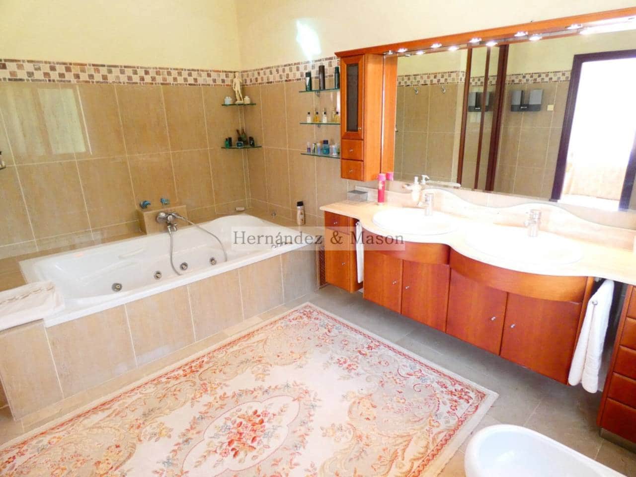 7 sypialnia Willa na sprzedaż w Torrequebrada z basenem garażem - 2 195 000 € (Ref: 8359176)