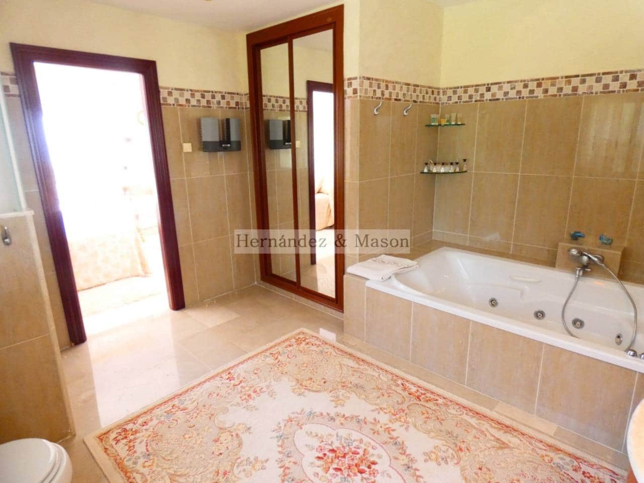 7 sypialnia Willa na sprzedaż w Torrequebrada z basenem garażem - 2 195 000 € (Ref: 8359176)