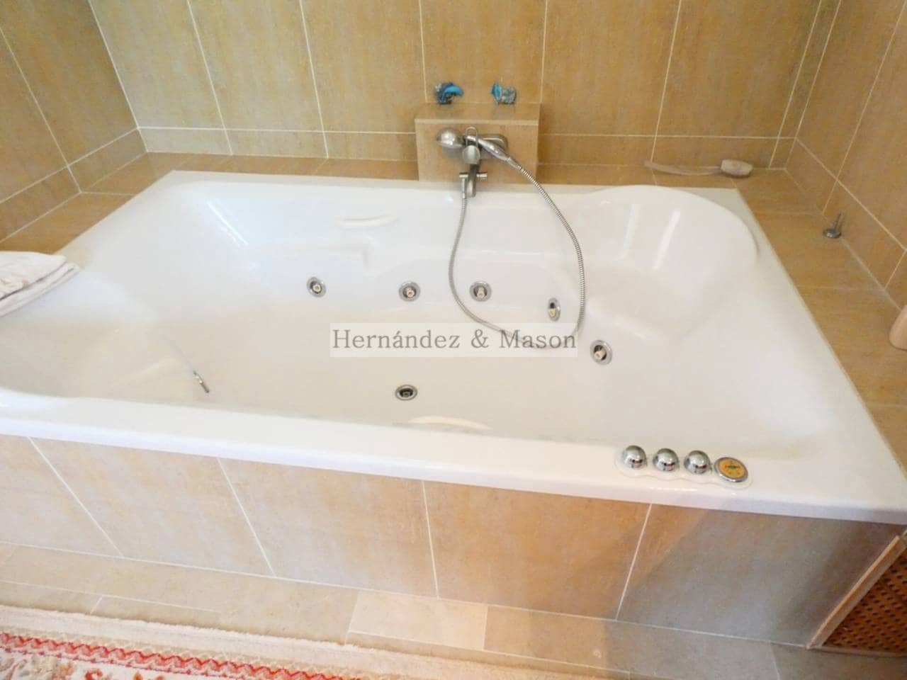 7 sypialnia Willa na sprzedaż w Torrequebrada z basenem garażem - 2 195 000 € (Ref: 8359176)