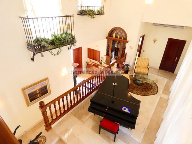 7 sypialnia Willa na sprzedaż w Nueva Torrequebrada, Benalmádena z basenem garażem - 2 195 000 € (Ref: 8359176)