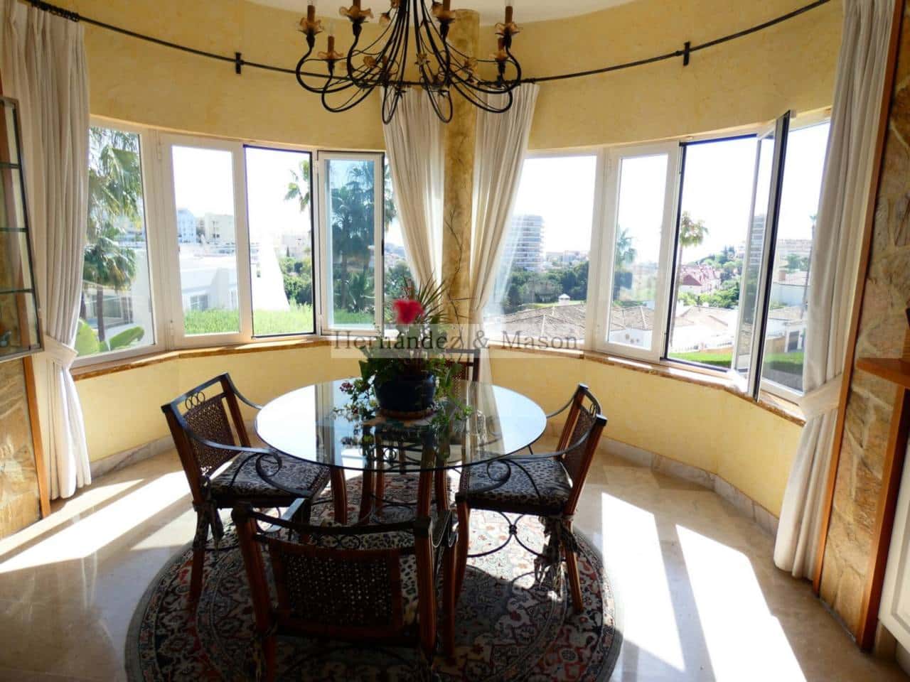 7 sypialnia Willa na sprzedaż w Torrequebrada z basenem garażem - 2 195 000 € (Ref: 8359176)