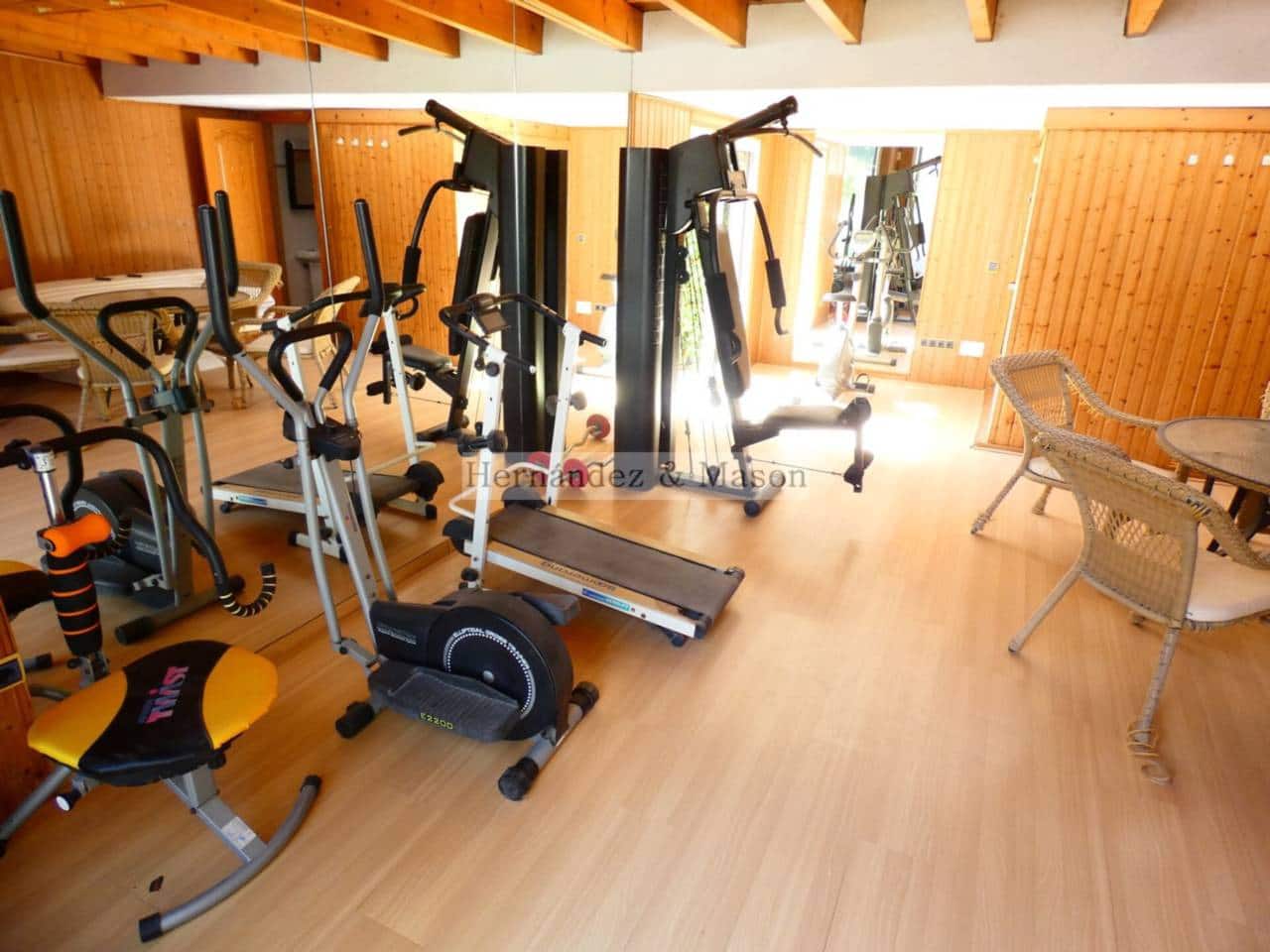 7 sypialnia Willa na sprzedaż w Torrequebrada z basenem garażem - 2 195 000 € (Ref: 8359176)