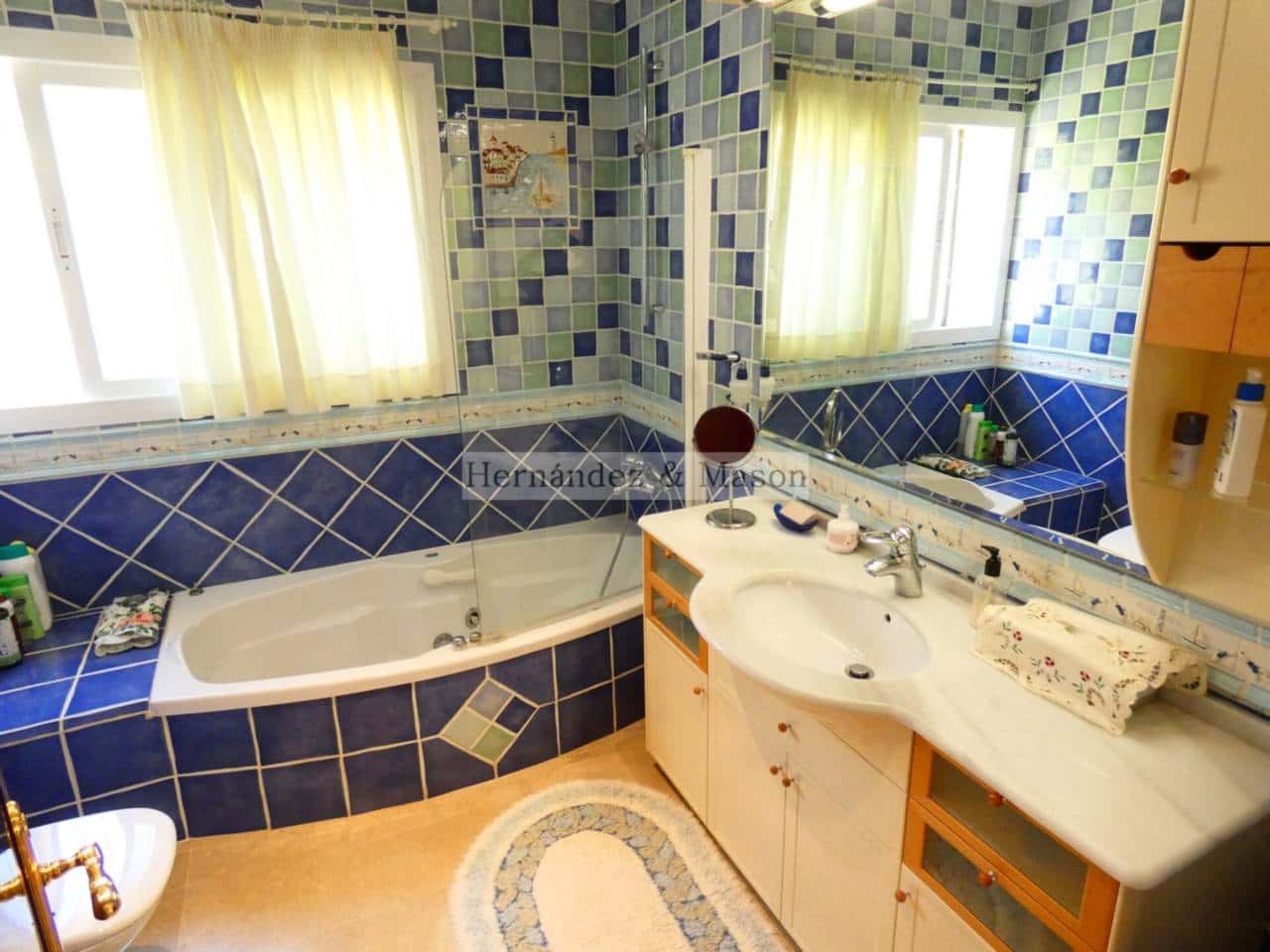 7 sypialnia Willa na sprzedaż w Torrequebrada z basenem garażem - 2 195 000 € (Ref: 8359176)