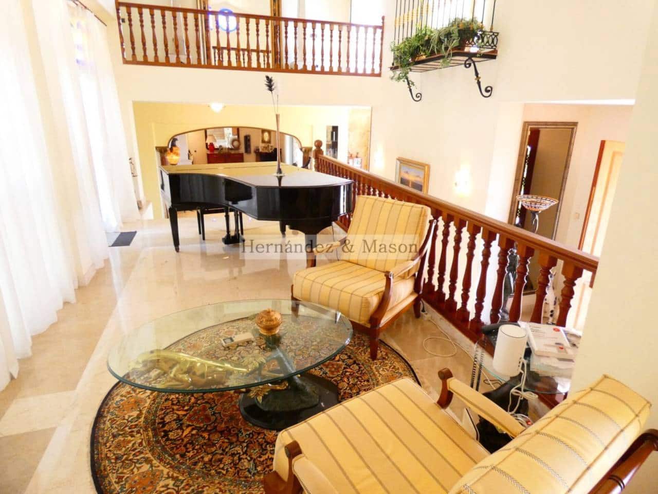 7 sypialnia Willa na sprzedaż w Torrequebrada z basenem garażem - 2 195 000 € (Ref: 8359176)