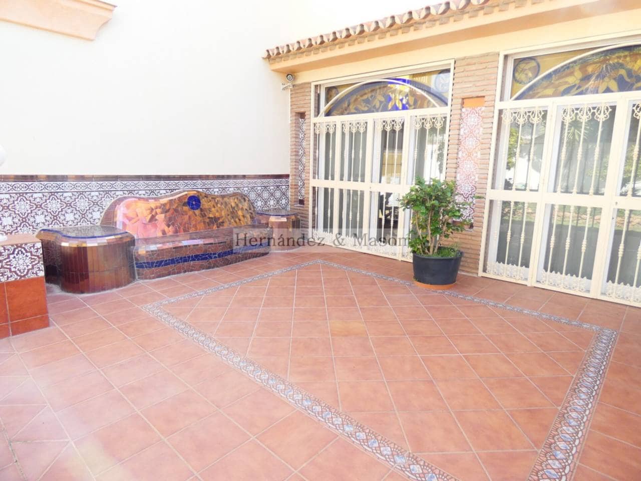 7 sypialnia Willa na sprzedaż w Torrequebrada z basenem garażem - 2 195 000 € (Ref: 8359176)