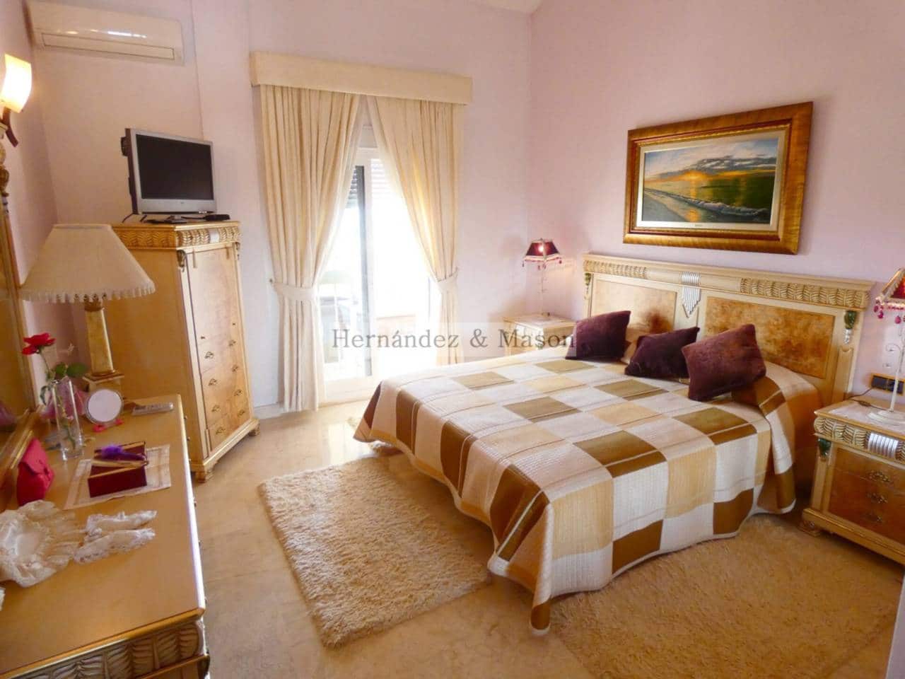 7 sypialnia Willa na sprzedaż w Torrequebrada z basenem garażem - 2 195 000 € (Ref: 8359176)