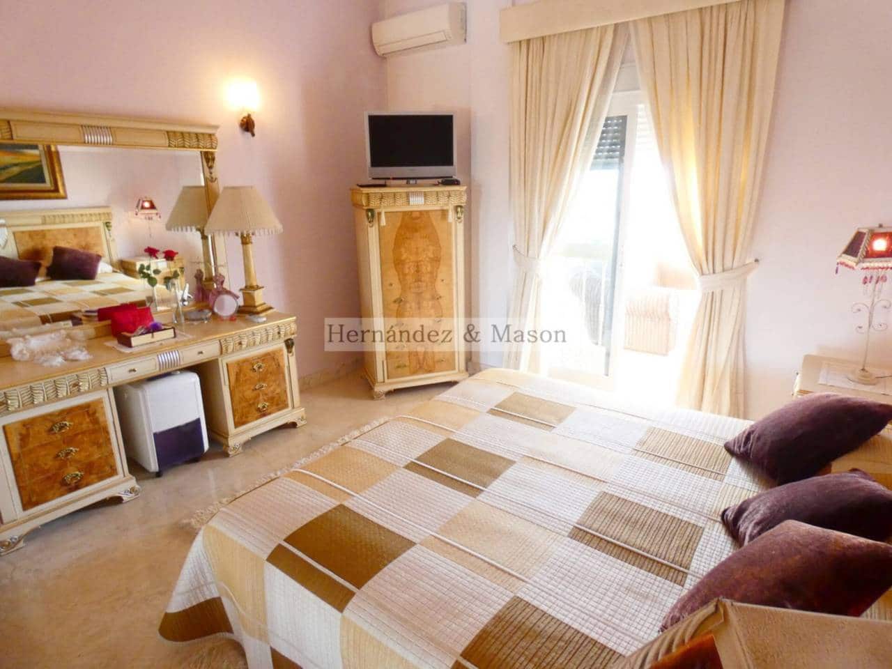 7 sypialnia Willa na sprzedaż w Torrequebrada z basenem garażem - 2 195 000 € (Ref: 8359176)