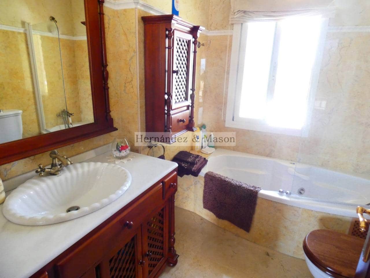 7 sypialnia Willa na sprzedaż w Torrequebrada z basenem garażem - 2 195 000 € (Ref: 8359176)