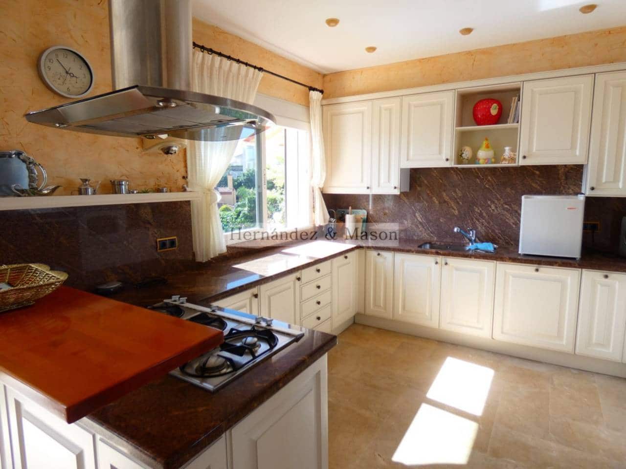 7 sypialnia Willa na sprzedaż w Torrequebrada z basenem garażem - 2 195 000 € (Ref: 8359176)