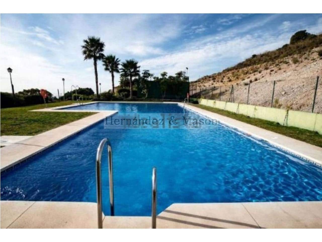 Ático de 2 habitaciones en Benalmádena en venta - 593.000 € (Ref: 9022905)