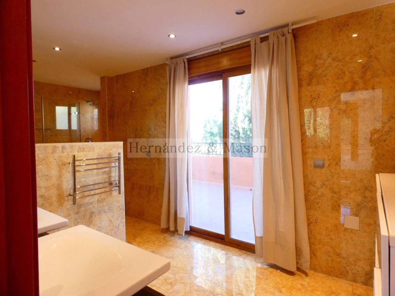 3 makuuhuone Huvila myytävänä paikassa Benalmadena mukana uima-altaan 
autotalli - 730 000 € (Ref: 9217781)