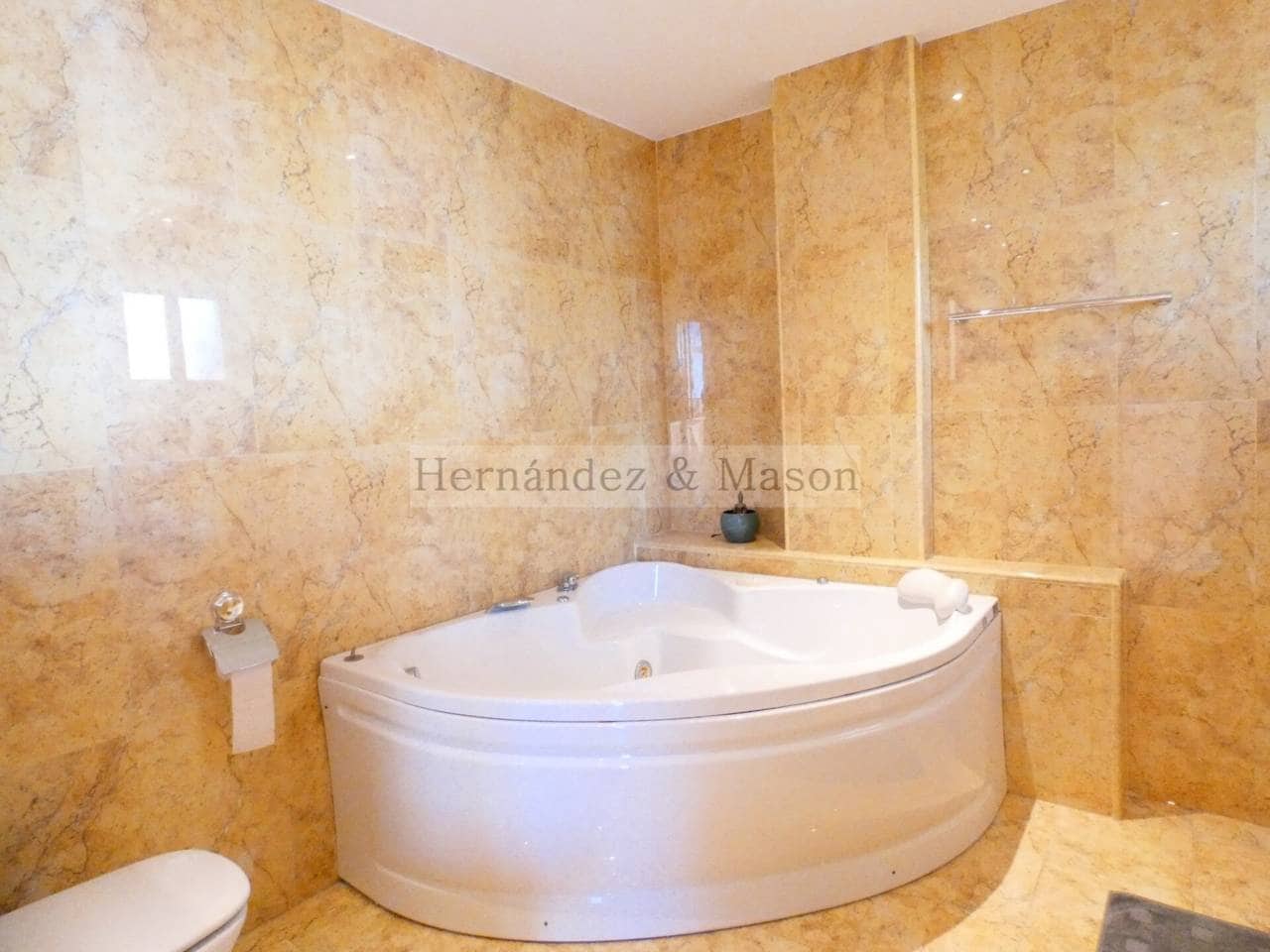 3 makuuhuone Huvila myytävänä paikassa Benalmadena mukana uima-altaan 
autotalli - 730 000 € (Ref: 9217781)